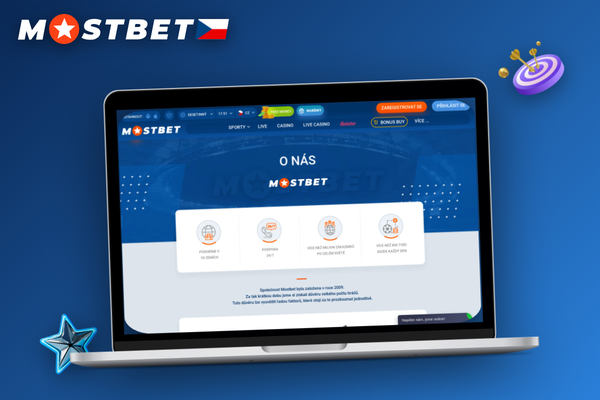 iPhone snímá QR kód pro stažení Mostbet na obrazovce notebooku s oficiálním webem